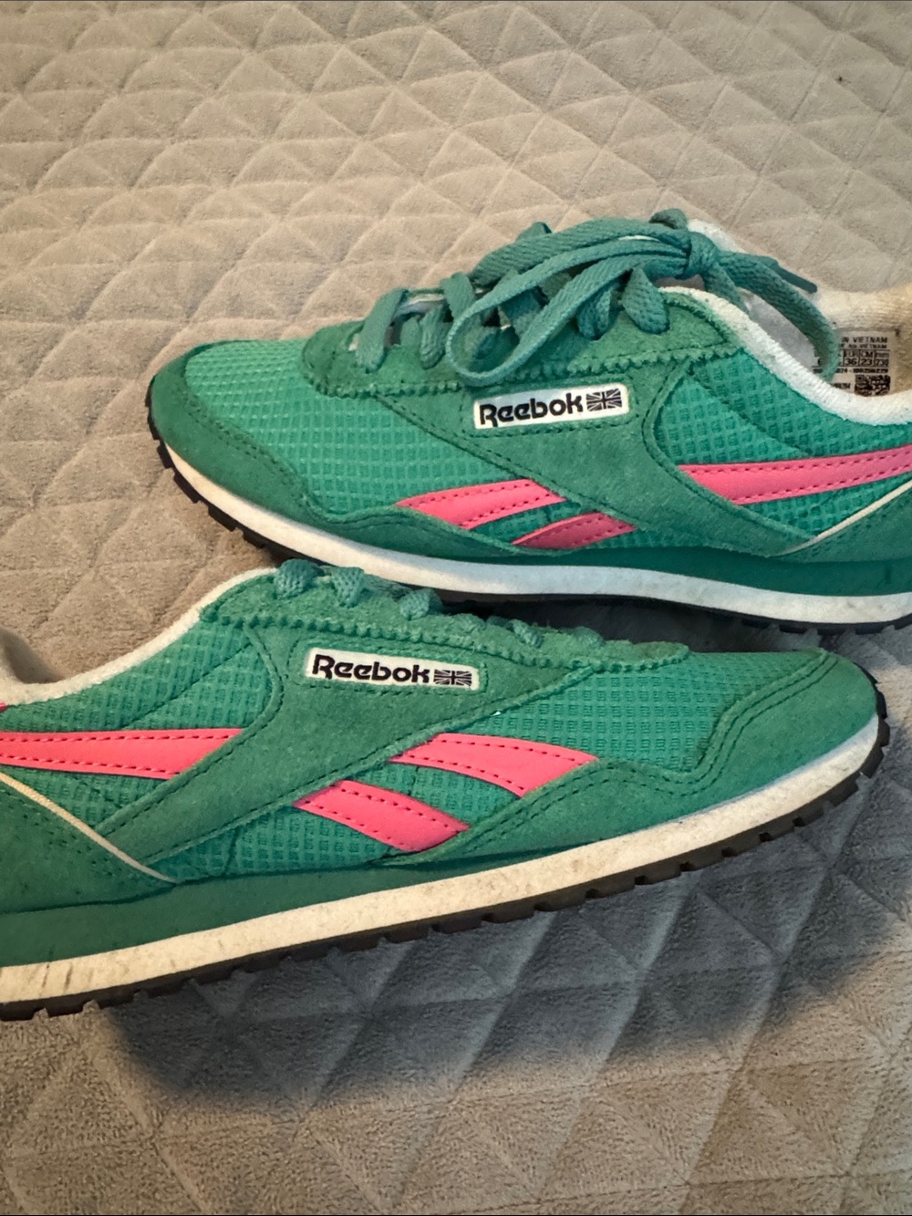 Reebok Women's Teal and Hot Pink Athletic Sneakers